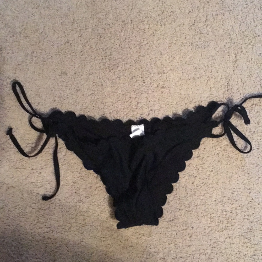 Adorable scalloped Bikini Bottoms